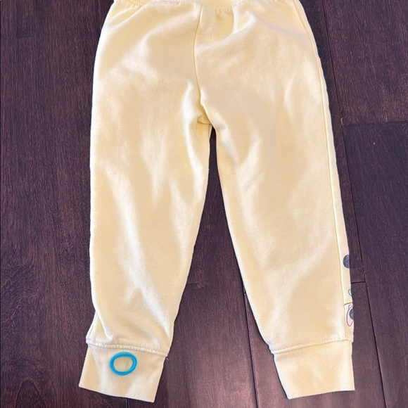 Adorable Toddler Girls GAP Disney Minnie and Mickey Yellow Sweatsuit! - Picture 12 of 12